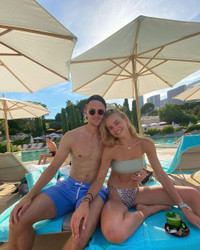 De Ligt tình tứ bên bạn gái bằng tuổi khi ra mắt Bayern