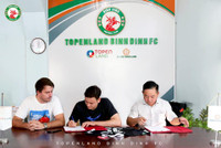 Đặng Văn Lâm đi cùng bạn gái ra mắt CLB Bình Định