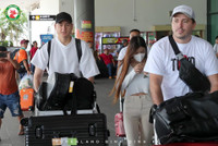 Đặng Văn Lâm đi cùng bạn gái ra mắt CLB Bình Định