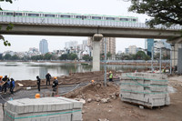 Sân khấu và khán đài ngoài trời lộ diện sau 8 tháng cải tạo hồ Hoàng Cầu