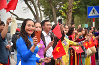 1000 phụ nữ diễu hành áo dài và xếp hình bản đồ Việt Nam tại phố đi bộ hồ Gươm 