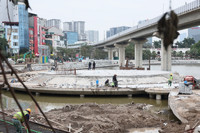 Sân khấu và khán đài ngoài trời lộ diện sau 8 tháng cải tạo hồ Hoàng Cầu