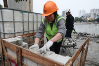 Sân khấu và khán đài ngoài trời lộ diện sau 8 tháng cải tạo hồ Hoàng Cầu