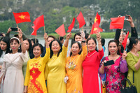 1000 phụ nữ diễu hành áo dài và xếp hình bản đồ Việt Nam tại phố đi bộ hồ Gươm 