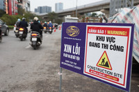 Sân khấu và khán đài ngoài trời lộ diện sau 8 tháng cải tạo hồ Hoàng Cầu