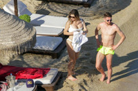 [ẢNH] Nhà vô địch EURO nghỉ xả hơi bên nữ ca sĩ sexy