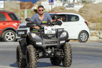 [ẢNH] Nhà vô địch EURO nghỉ xả hơi bên nữ ca sĩ sexy