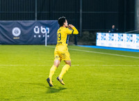 Quang Hải hành động đẹp với bạn gái trên khán đài