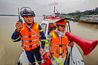 Theo chân Công an Thủ đô đi tuần tra dọc sông Hồng chủ động ứng phó siêu bão Ragasa 