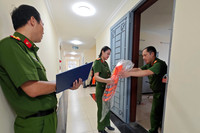 Theo chân Công an Thủ đô đi tuần tra dọc sông Hồng chủ động ứng phó siêu bão Ragasa 