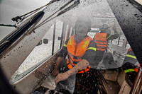 Theo chân Công an Thủ đô đi tuần tra dọc sông Hồng chủ động ứng phó siêu bão Ragasa 