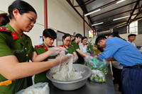 Công an Hà Nội xoa dịu nỗi đau chất độc da cam với nghĩa tình chạm vào trái tim