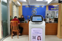 Độc đáo robot làm nhân viên AI phục vụ hành chính công tại Hà Nội