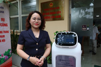 Độc đáo robot làm nhân viên AI phục vụ hành chính công tại Hà Nội