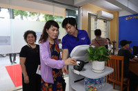 Độc đáo robot làm nhân viên AI phục vụ hành chính công tại Hà Nội