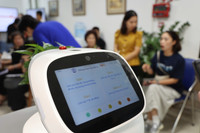 Độc đáo robot làm nhân viên AI phục vụ hành chính công tại Hà Nội