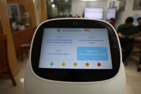 Độc đáo robot làm nhân viên AI phục vụ hành chính công tại Hà Nội
