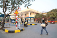 Bến xe Hà Nội vắng lặng chiều 29 Tết, xe xếp hàng dài chờ khách...