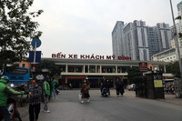 Bến xe Hà Nội vắng lặng chiều 29 Tết, xe xếp hàng dài chờ khách...