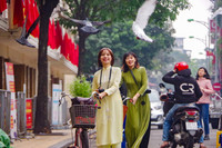 Cánh chim hòa bình tung cánh tuyệt đẹp trong sớm mùng 1 Tết Quý Mão giữa lòng Thủ đô