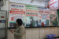 Bến xe Hà Nội vắng lặng chiều 29 Tết, xe xếp hàng dài chờ khách...