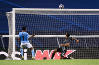 Ảnh chế: Man City là những anh công nhân vụng về