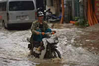 Xem người dân Hà Nội vất vả 