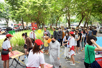 Xem người dân và du khách xếp hàng nhận vé miễn phí trải nghiệm xe bus 2 tầng ở Thủ đô dịp Quốc khánh 2023