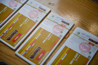 Xem người dân và du khách xếp hàng nhận vé miễn phí trải nghiệm xe bus 2 tầng ở Thủ đô dịp Quốc khánh 2023