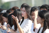 Nữ sinh có tên như Hoa hậu thu hút sự chú ý ở giải bóng đá THPT Hà Nội