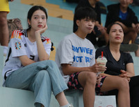 Nữ sinh có tên như Hoa hậu thu hút sự chú ý ở giải bóng đá THPT Hà Nội