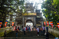 Suối Yến tấp nập đò qua lại trước ngày khai hội chùa Hương