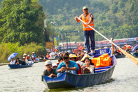 Suối Yến tấp nập đò qua lại trước ngày khai hội chùa Hương