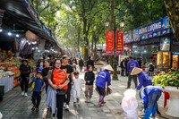 Suối Yến tấp nập đò qua lại trước ngày khai hội chùa Hương