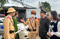 Tri ân liệt sỹ Công an Hà Nội, tặng quà các chốt giao thông cửa ngõ Thủ đô