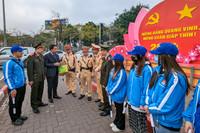 Tri ân liệt sỹ Công an Hà Nội, tặng quà các chốt giao thông cửa ngõ Thủ đô