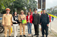 Tri ân liệt sỹ Công an Hà Nội, tặng quà các chốt giao thông cửa ngõ Thủ đô