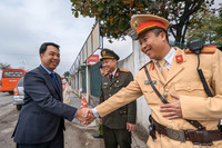 Tri ân liệt sỹ Công an Hà Nội, tặng quà các chốt giao thông cửa ngõ Thủ đô