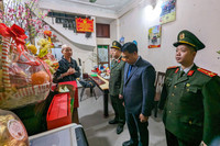 Tri ân liệt sỹ Công an Hà Nội, tặng quà các chốt giao thông cửa ngõ Thủ đô