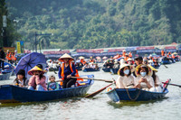 Suối Yến tấp nập đò qua lại trước ngày khai hội chùa Hương