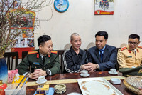 Tri ân liệt sỹ Công an Hà Nội, tặng quà các chốt giao thông cửa ngõ Thủ đô