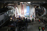 Cận cảnh robot Táo Bạo nặng 850 tấn bắt đầu khoan hầm cho metro Nhổn- Ga Hà Nội 