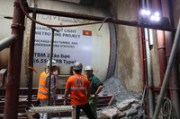 Cận cảnh robot Táo Bạo nặng 850 tấn bắt đầu khoan hầm cho metro Nhổn- Ga Hà Nội 