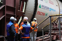 Cận cảnh robot Táo Bạo nặng 850 tấn bắt đầu khoan hầm cho metro Nhổn- Ga Hà Nội 