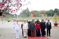 Các đồng chí lãnh đạo, nguyên lãnh đạo Đảng, Nhà nước vào Lăng viếng Chủ tịch Hồ Chí Minh