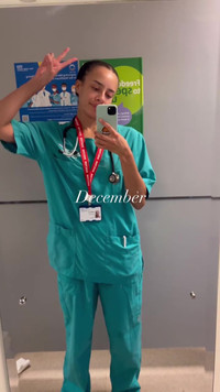 Ngắm cô giáo sexy dạy yoga cho các tuyển thủ Anh