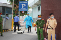 [Ảnh] Bộ Tư lệnh Thủ đô phun khử khuẩn Bệnh viện K cơ sở Tân Triều phòng Covid-19