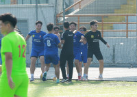 Chùm ảnh loạt trận 13h30 ngày 12-11