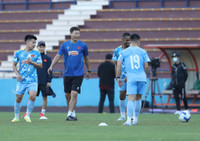 Xuân Son tươi rói, cần mẫn tập luyện cùng ĐT Việt Nam 