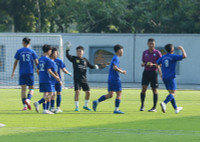 Chùm ảnh loạt trận 14h30 ngày 12-11